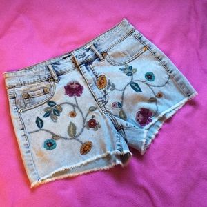 (NEW) Aeropostale Denim Embroidered Shorts